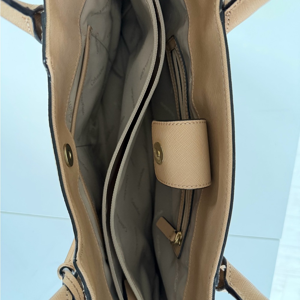 Calvin Klein Beige and Cream Tote Bag - Picture 2 of 5